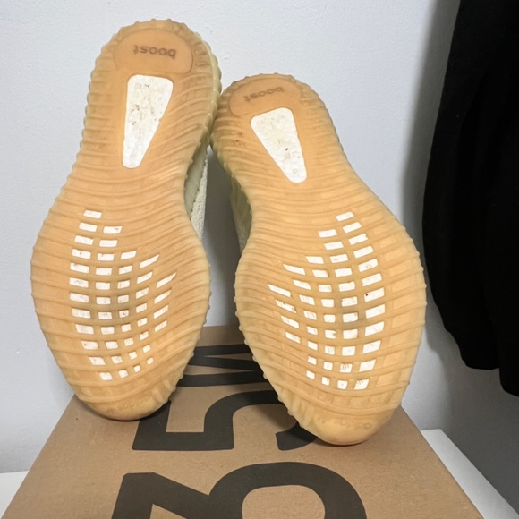 Yeezy Boost 350 Butter - Picture 2 of 6